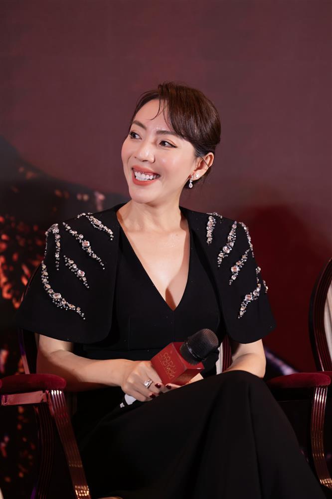 Làm cô dâu hào môn, em gái Trấn Thành được đeo vàng nặng trĩu cổ-6