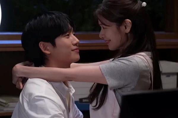 Jung Hae In chăm sóc Jung So Min đầy tình tứ, ngọt ngào-1