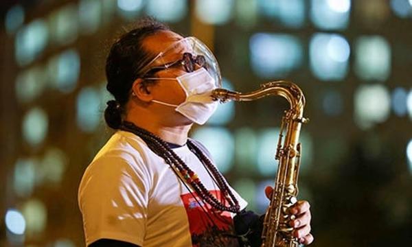 Người phụ nữ đồng hành bên nghệ sĩ saxophone Trần Mạnh Tuấn, cùng đối mặt với cửa tử rồi hồi sinh một cách diệu kỳ-3