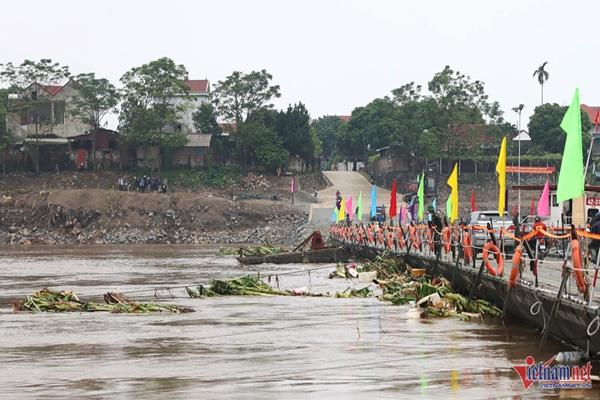 Lý do cầu phao Phong Châu tạm dừng hoạt động-1