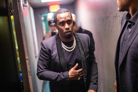 Diddy bị cáo buộc xâm hại bé trai 9 tuổi, 120 người đã tố cáo trùm tình dục