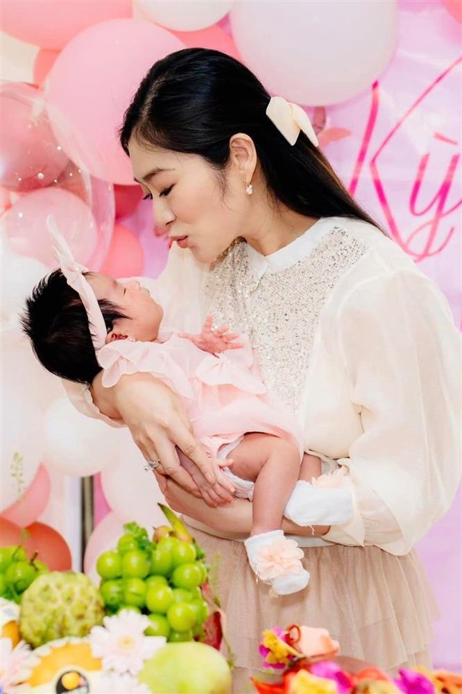 Thanh Trúc sau 1 năm ở ẩn: Công khai gương mặt con gái 3 tháng tuổi, nhưng giấu kín danh tính ông xã-2