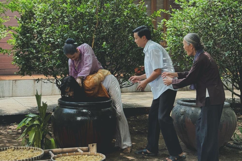 Kim Tuyến, Thuý Diễm dỗi Dương Cẩm Lynh vì bị bạo hành thẳng tay-1