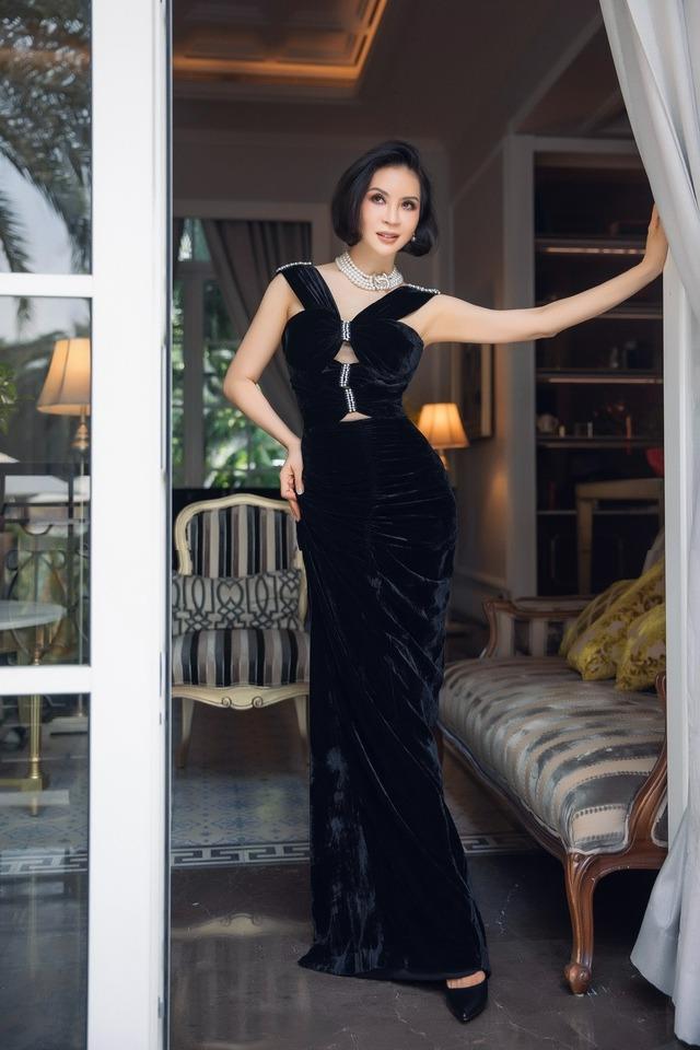 MC Thanh Mai gợi ý phối đồ đen - trắng thanh lịch, không bao giờ lỗi mốt-12