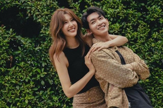 Thúy Ngân và Võ Cảnh lộ bằng chứng phim giả tình thật khiến fan thích thú: Chàng tình tứ tháp tùng nàng đi sự kiện-11