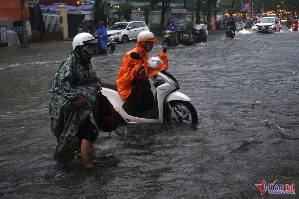 Dự báo thời tiết 4/10/2024: Bắc Bộ có sương mù, Tây Nguyên và Nam Bộ mưa lớn-1