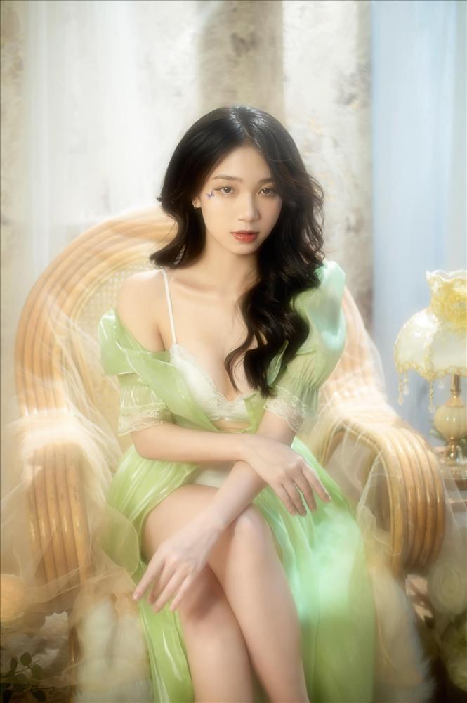 Sắc vóc gái xinh mới nổi vừa xuất hiện đã lấn át hot girl phim giờ vàng VTV-7