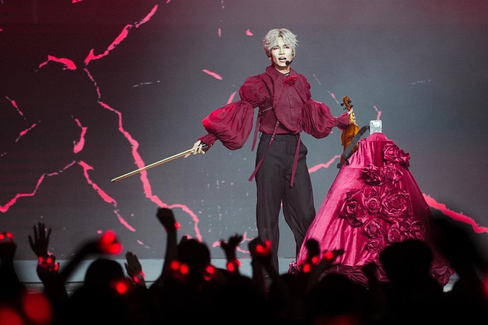 Hành trình biến hóa như tắc kè hoa của BB Trần tại Anh trai vượt ngàn chông gai-2