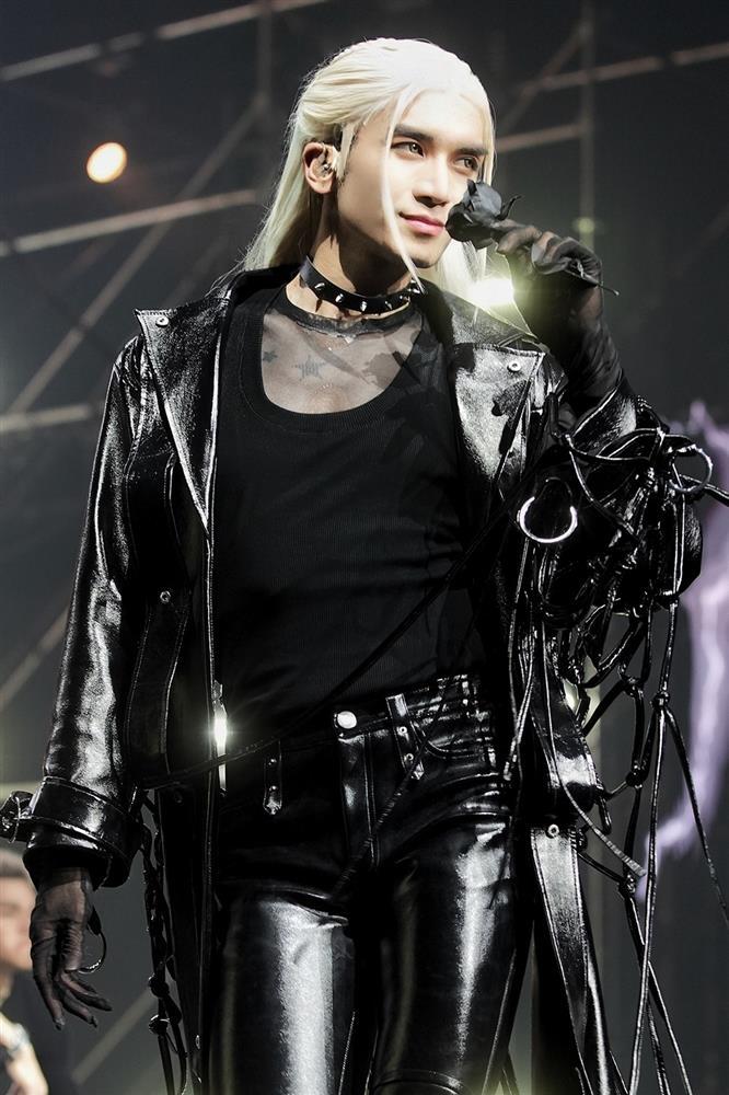 Hành trình biến hóa như tắc kè hoa của BB Trần tại Anh trai vượt ngàn chông gai-10