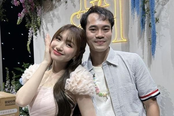 Em gái Văn Toàn: 27 tuổi nhan sắc như hotgirl, sở hữu xe sang, du lịch sang chảnh-13