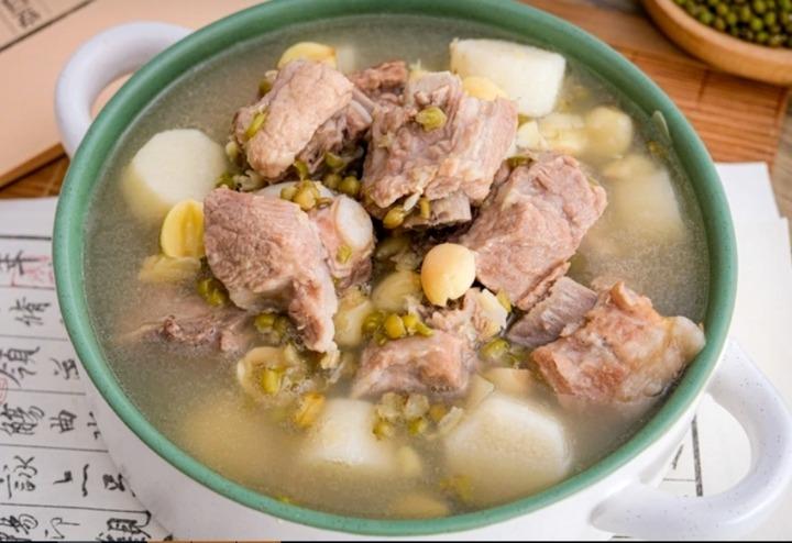 Cách làm món canh sườn đậu xanh hạt sen cực đơn giản-1