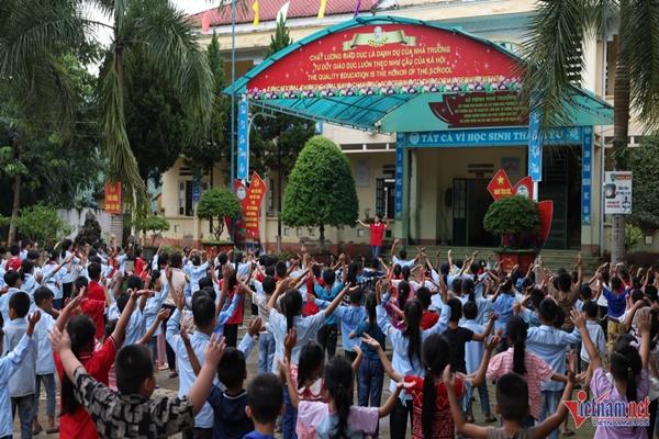 Thủ tướng tặng bằng khen cho Trưởng thôn Làng Nủ và Trưởng thôn Kho Vàng-2