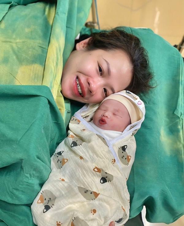 Lấy vợ cùng xã hơn 6 tuổi, ông bố một con hài hước kể chuyện xưng hô-4