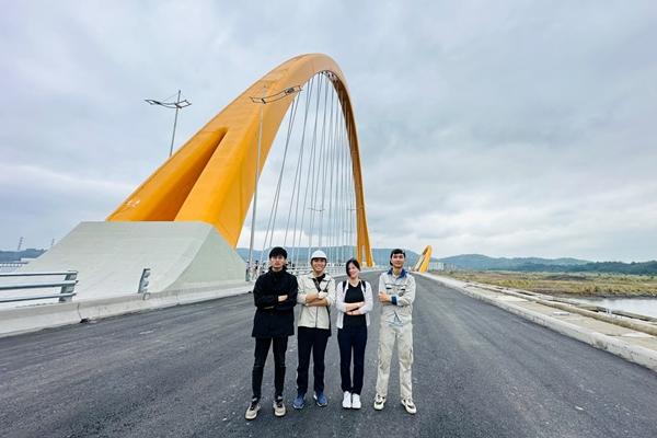 Nam sinh từng nợ môn, bỏ học đi làm công nhân tốt nghiệp thủ khoa đại học-3