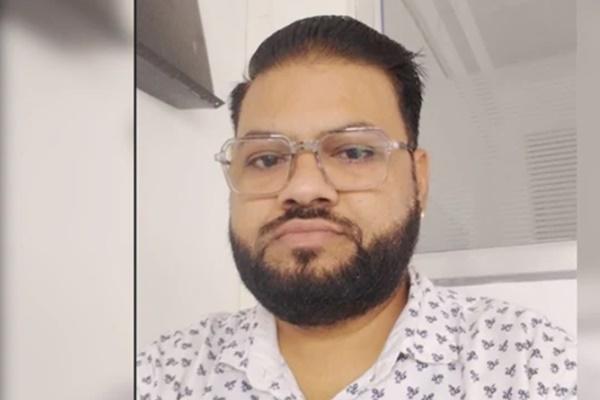 Người đàn ông mặc long bào, tóc thắt bím xuất hiện giữa thời hiện đại: Lộ thân phận gây sốc vì tấm vé tàu-6