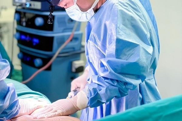 Trào lưu làm đẹp tự hủy ở showbiz-6