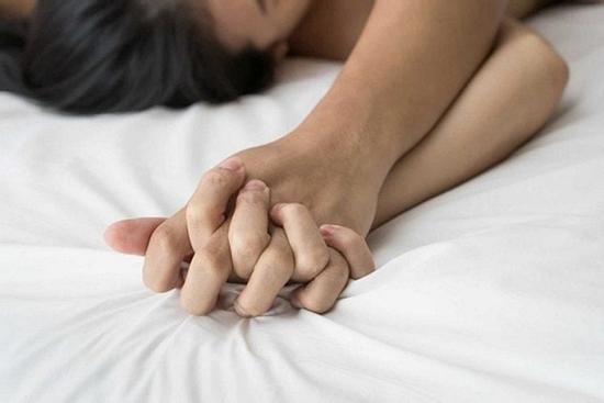 Lỡ làm “chị đẹp” hơn gần 10 tuổi có bầu, tôi có nên cưới hay mặc kệ?