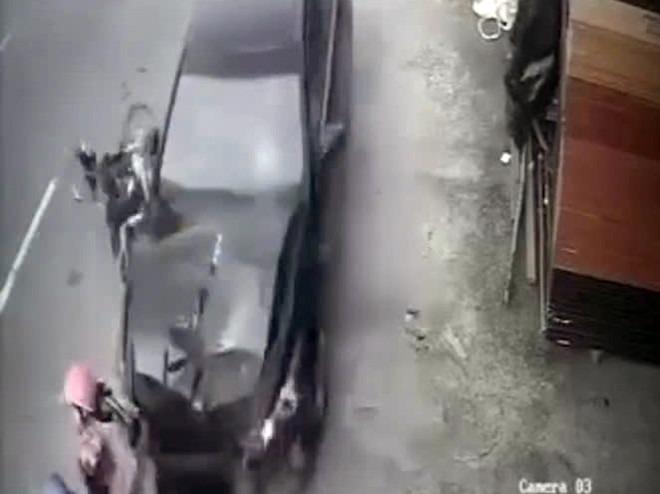Trưởng phòng giao dịch ngân hàng lái ô tô gây tai nạn làm bé 9 tuổi tử vong