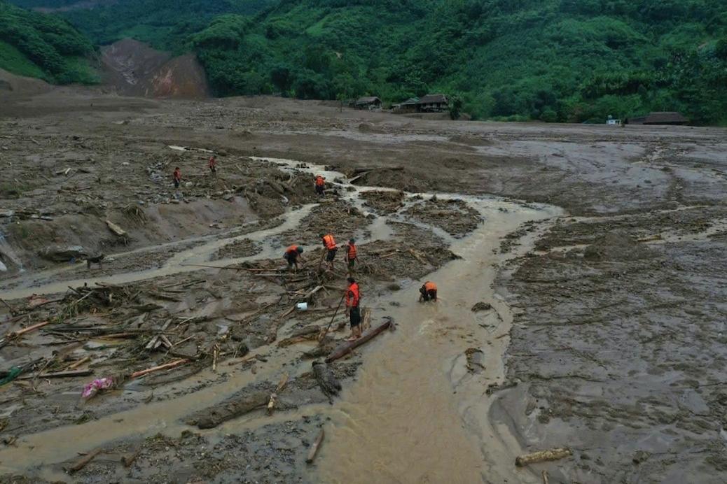 Dừng tìm kiếm nạn nhân mất tích vụ lũ quét Làng Nủ-2