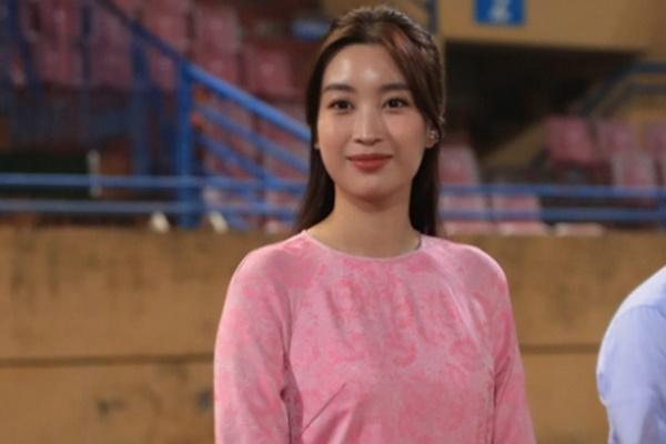 Chồng thiếu gia khóa môi Đỗ Mỹ Linh ngọt ngào mừng sinh nhật-2