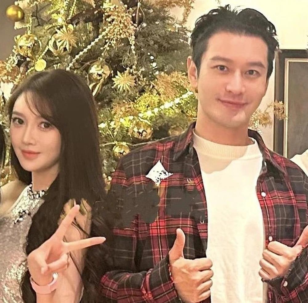 Angelababy vui vẻ bên con trai trong lúc Huỳnh Hiểu Minh đau đầu vì bạn gái