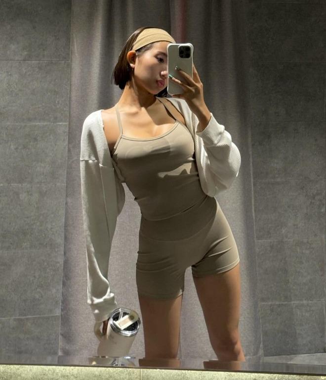 Hot girl TikTok Huyền 2k4 đổi style, khoe dáng cực chiến với bikini da báo-5