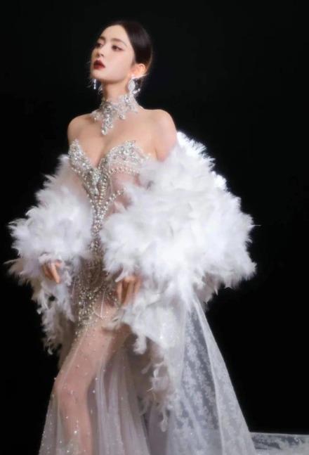 Phim điện ảnh của Cổ Lực Na Trát ế vé thua lỗ nặng, chết dí với danh xứng bình hoa di động của Cbiz?-5