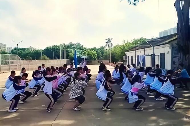 Hiệu trưởng lên tiếng vụ 40 học sinh, sinh viên nhập viện sau bữa tối-2