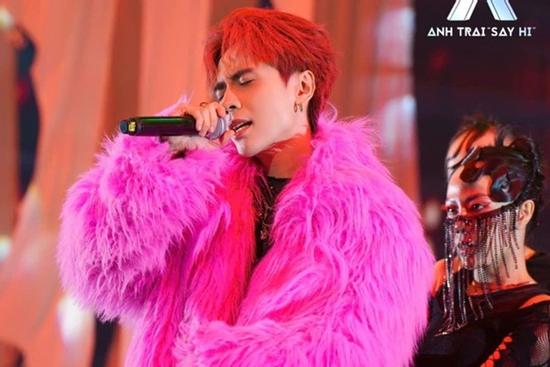 Nam ca sĩ show Anh trai bị tố vô ơn