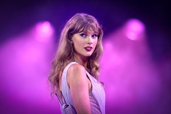 Tom Cruise, Taylor Swift bị ảnh hưởng bởi siêu bão Milton