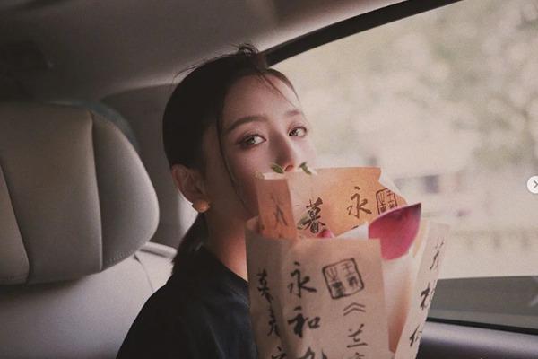 Chăm làm việc này mỗi ngày, Đồng Lệ Á có làn da trẻ đẹp dù đã bước vào tuổi trung niên-2