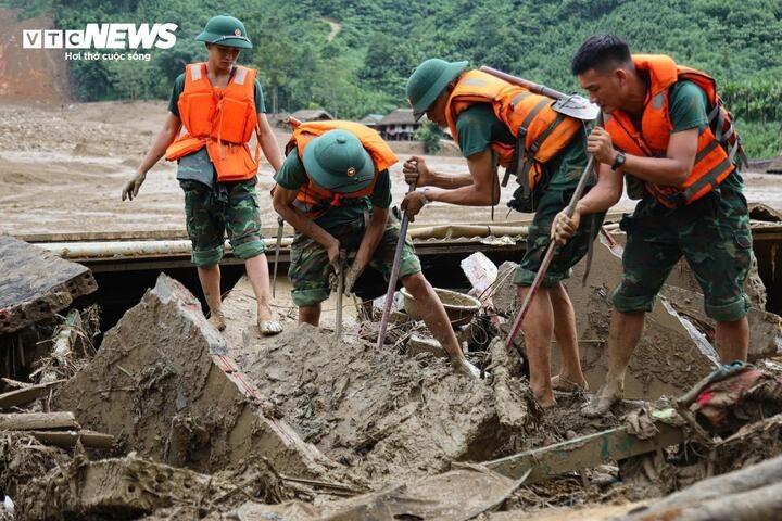 Dừng tìm kiếm nạn nhân mất tích vụ lũ quét Làng Nủ-1