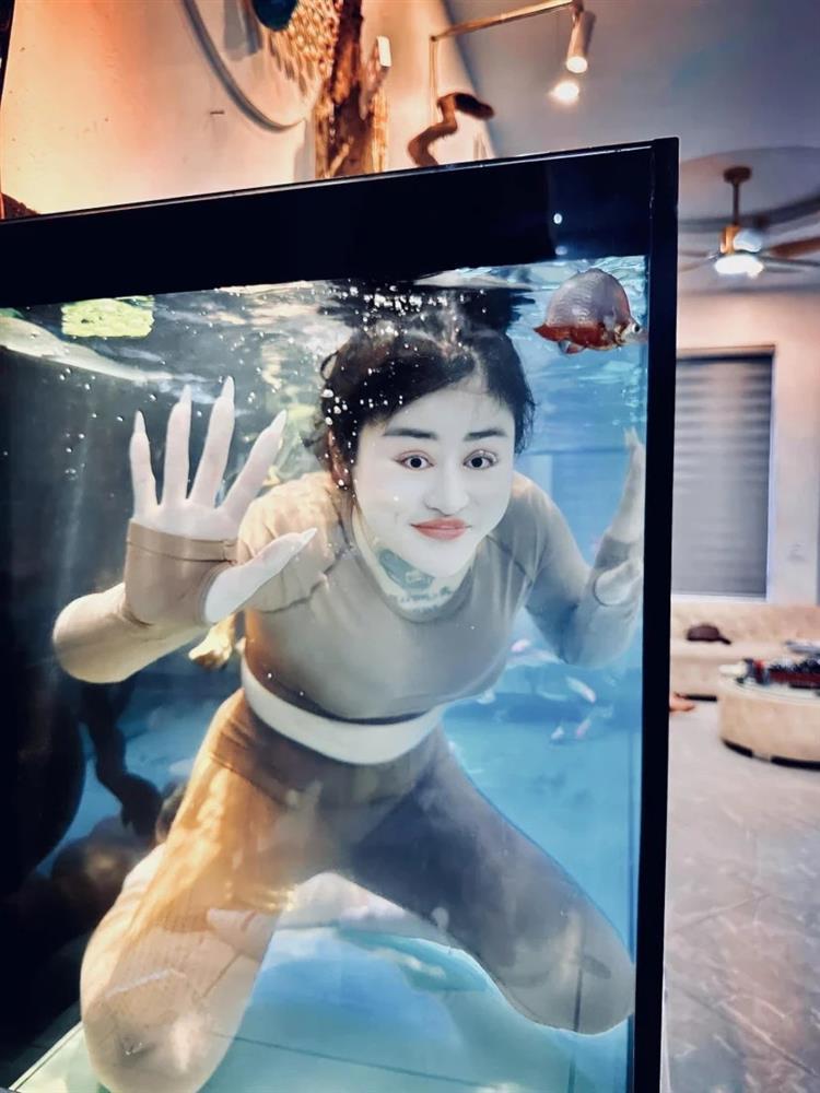 Hot girl từng hẹn cưới Thông Soái Ca xuất hiện với diện mạo lạ sau một năm hứa hôn ước-3