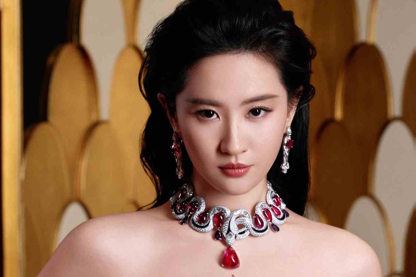 Lưu Diệc Phi và Lý Hiện rộ tin hẹn hò khi dùng chung một chiếc xe hơi-5