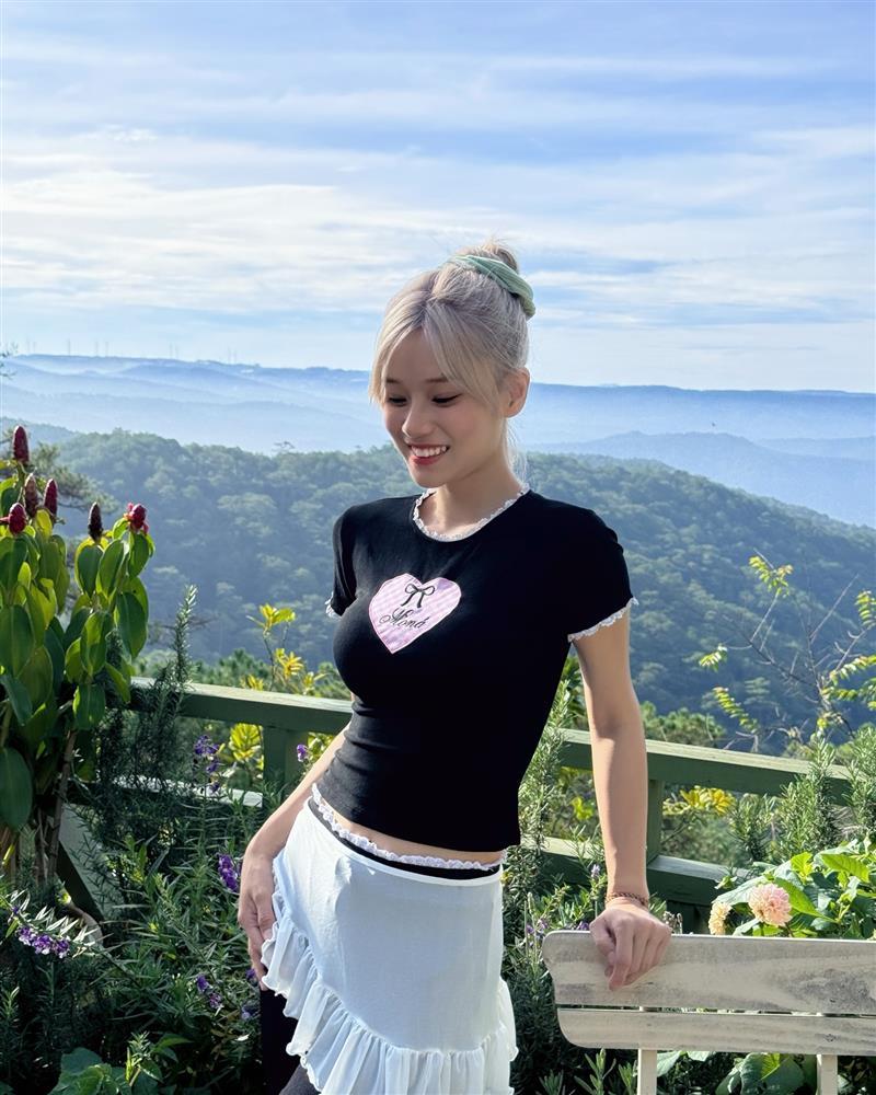 Chị đẹp Hoàng Yến Chibi diện áo phông đơn giản vẫn toát lên vẻ sexy nóng bỏng-7