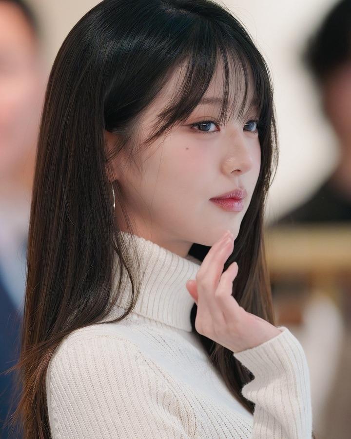 Sao Hàn 11/10: Nhan sắc mê hoặc, làn da đẹp không tì vết của công chúa Kpop-1