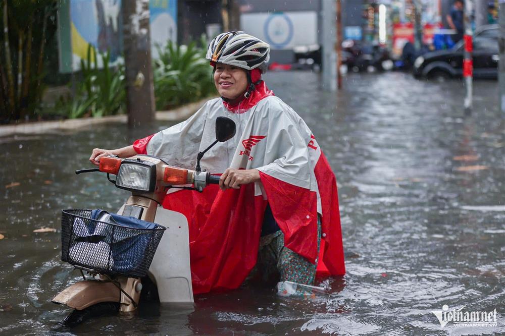 TPHCM vẫn mưa liên tiếp, giữa tháng mưa giông diện rộng vào sáng sớm-1