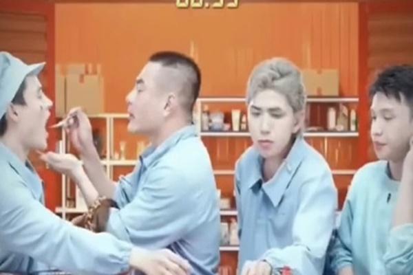 Cảnh hỗn loạn Lê Dương Bảo Lâm bị khán giả giật áo, nắm tóc-7