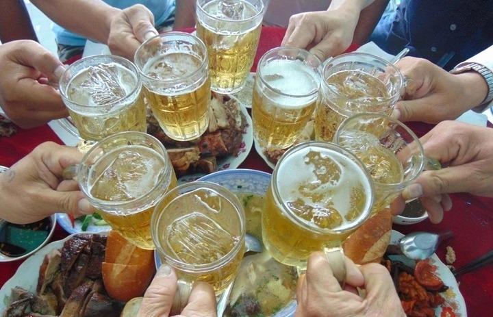 Uống 6 lon bia, mất bao lâu nồng độ cồn về 0?-1