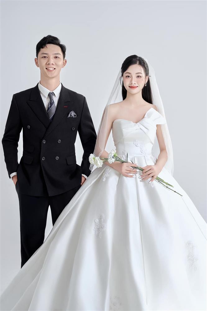 Quế Anh khoe vàng cưới trĩu cổ, mẹ chồng khóc còn nhiều hơn con dâu-1