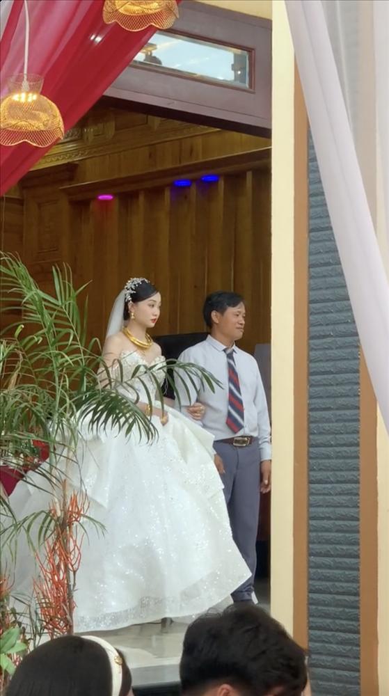 Quế Anh khoe vàng cưới trĩu cổ, mẹ chồng khóc còn nhiều hơn con dâu-2