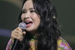 Diva Thanh Lam khóc