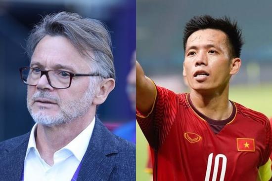 HLV Troussier gây khó hiểu khi nói về Văn Quyết