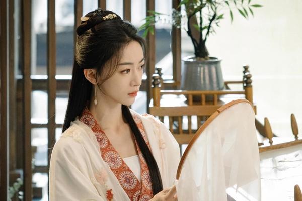 Ngô Cẩn Ngôn lộ bụng bầu to, nhưng vẫn kính nghiệp cùng với nhan sắc thăng hạng-9