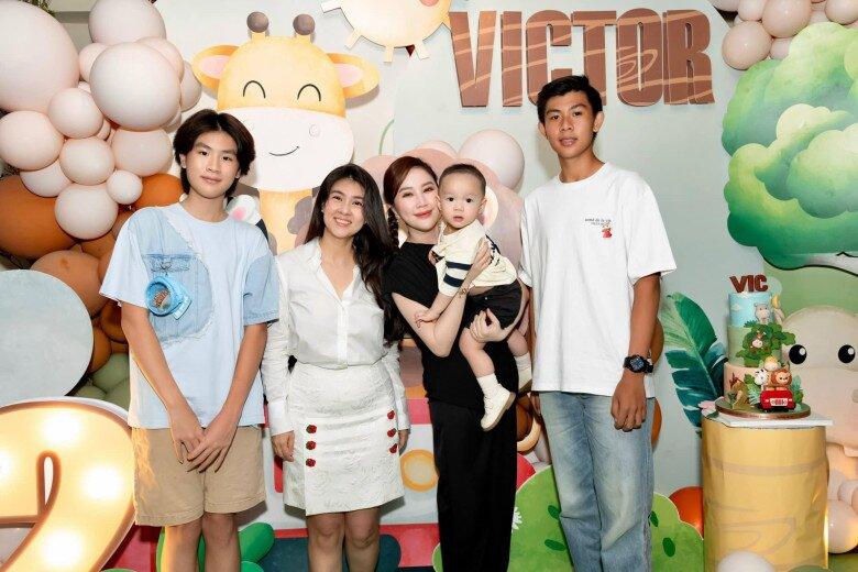 Giấu kín mười mấy năm, ngoại hình như tài tử 2 con trai của Phước Sang khiến dân mạng trầm trồ-5