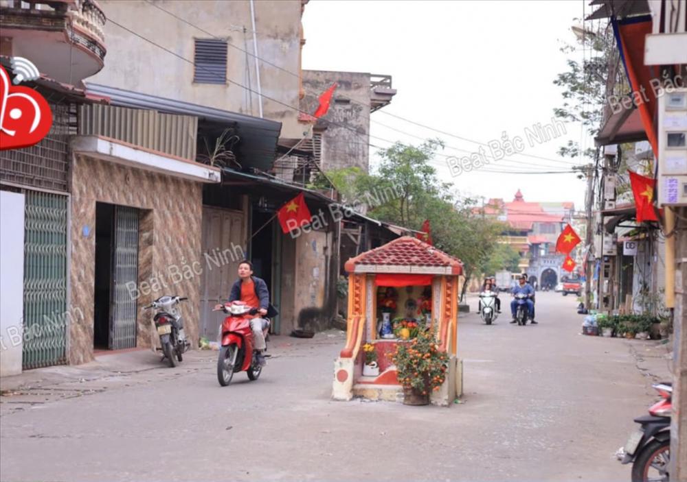 Câu chuyện kỳ bí về ngôi mộ cổ nằm giữa đường dẫn vào ngôi làng tỷ phú ở Bắc Ninh-3