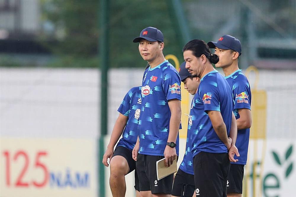 AFF Cup chốt danh sách 2 bảng, HLV Kim Sang-sik có kế hoạch bí mật để đấu Thái Lan và Indonesia?-2