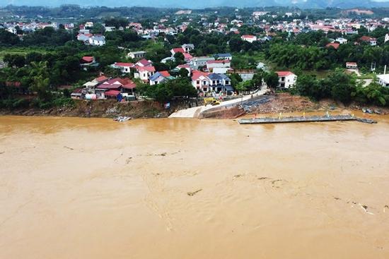 Khẩn cấp tháo cầu phao Phong Châu