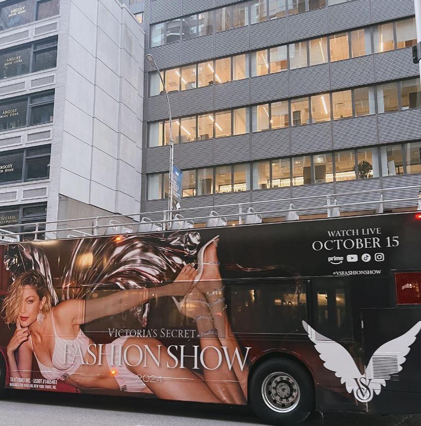 Nữ siêu mẫu mở màn Victoria’s Secret Fashion Show 2024 với nội y quyến rũ, giữ dáng nuột nà bằng 2 cách-2