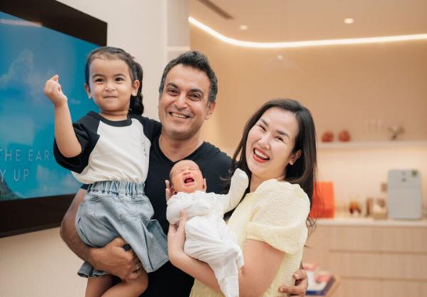 Võ Hạ Trâm khoe cận mặt quý tử lai Ấn giống bố như đúc, biểu cảm đáng yêu bất ngờ gây chú ý-3